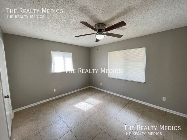 Building Photo - AMAZING 3 Bedroom 2 Bathroom Home In Orlando!