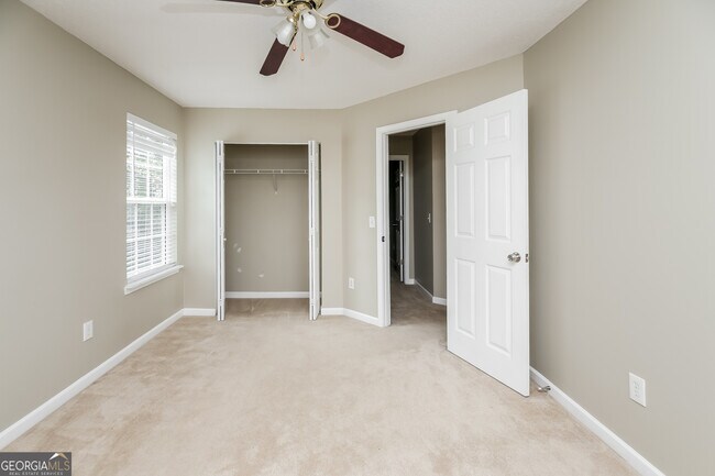 Building Photo - 3012 Edgefield Dr SW