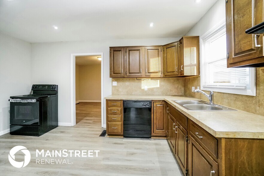 Building Photo - 7412 Roshon Ave