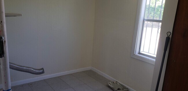 Building Photo - 160 S Maryland St