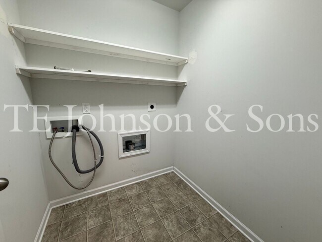 Building Photo - 2925 Grassy Knoll Cir