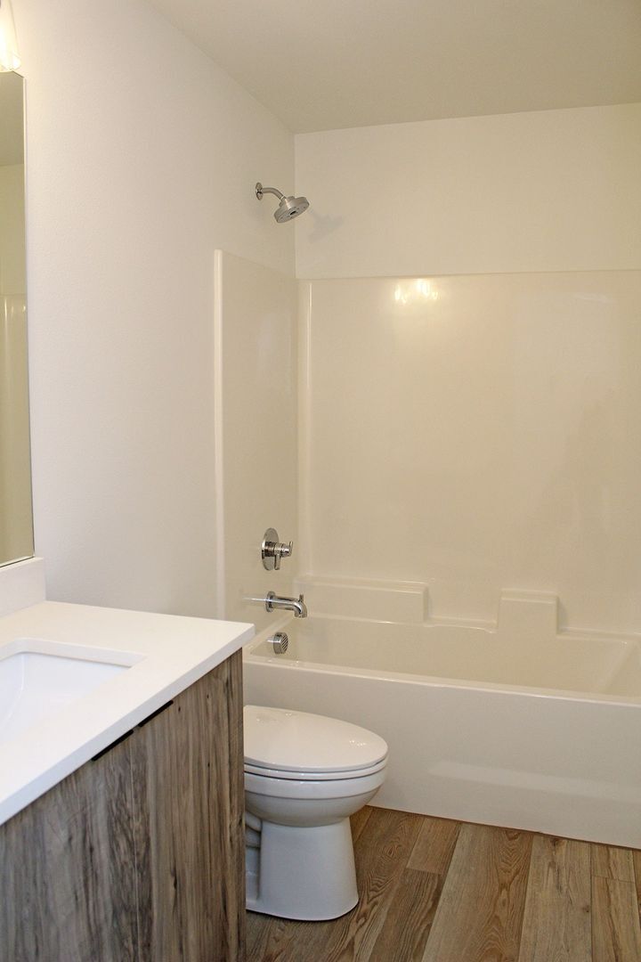 Building Photo - 4563-4563 N Borthwick Ave