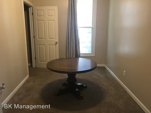 Building Photo - 421 N Chauncey Ave