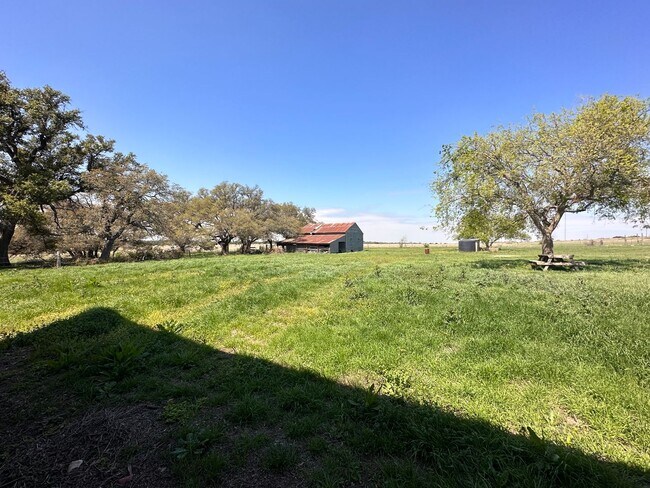 Building Photo - 850 County Road 218,