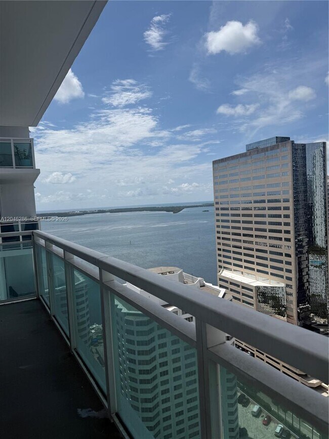 Building Photo - 950 Brickell Bay Dr