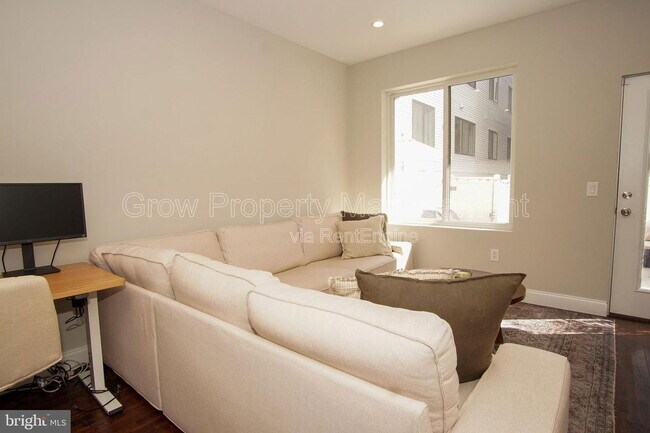 Building Photo - 1616 Cambridge St