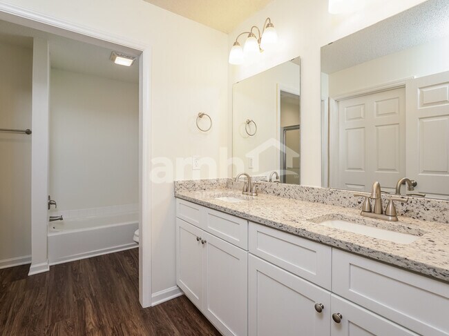 Building Photo - 5835 Regent Village Dr