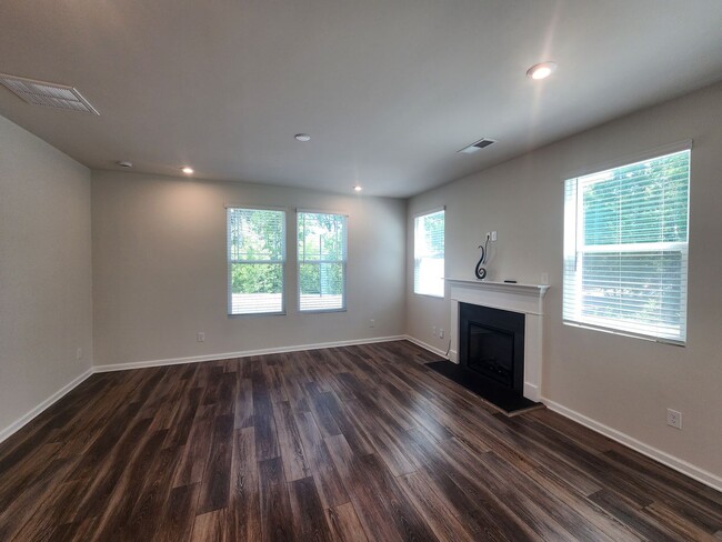 Building Photo - 3 Bedroom 2-Car Garage in Porter's Row in SW Charlotte