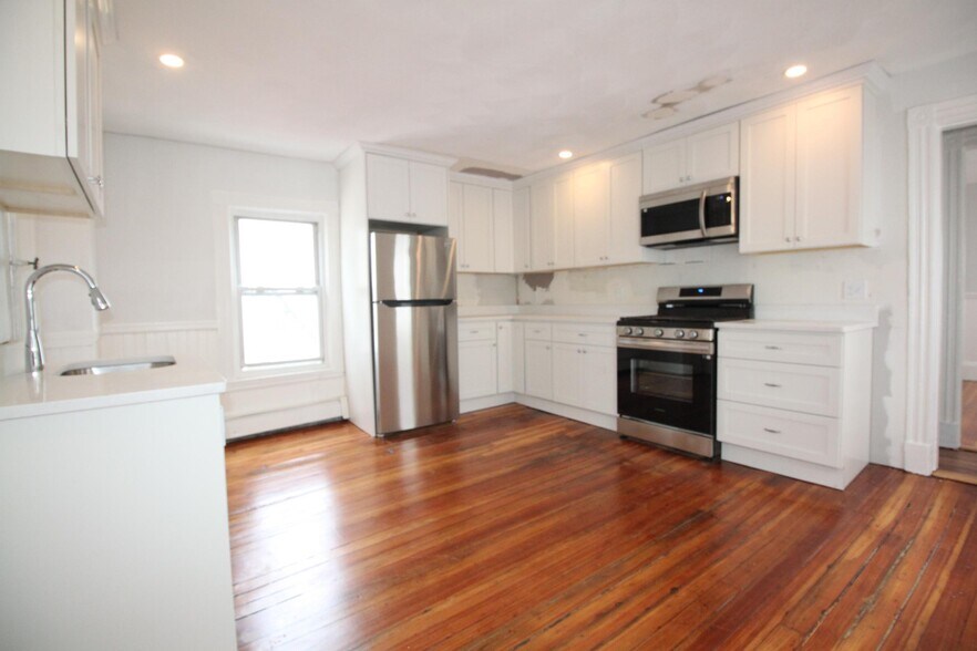 Primary Photo - 12 Albion Pl