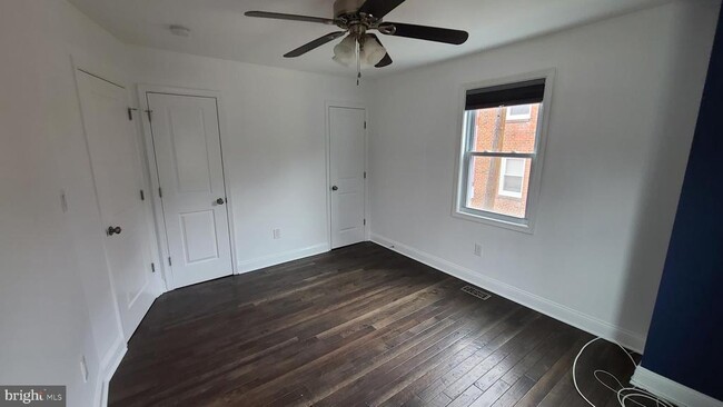 Building Photo - 417 Burbank St SE