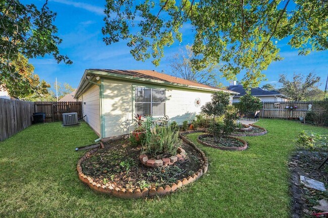 Building Photo - 20403 Blue Juniper Dr