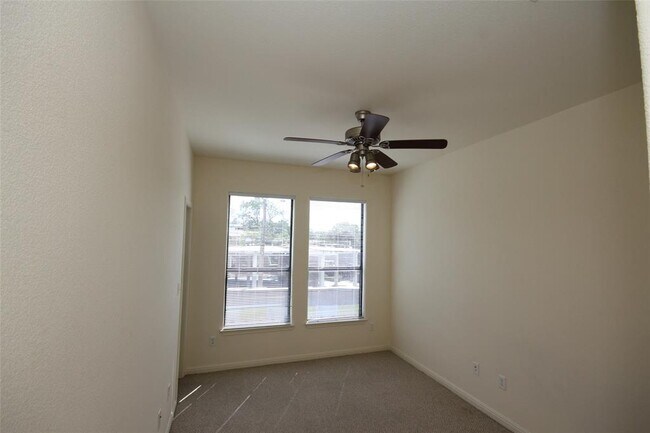 Building Photo - 1300 Chicon St