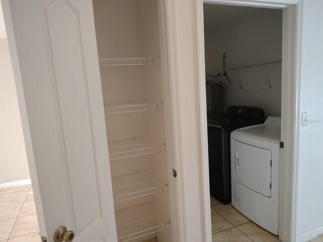 Building Photo - 141 Inconnu Ct