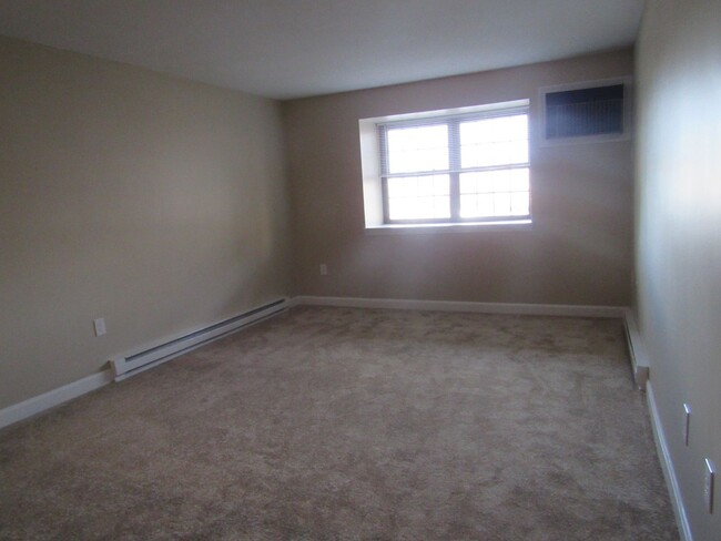 Building Photo - Derry - Fieldstone Terrace- 1 Bedroom Cond...