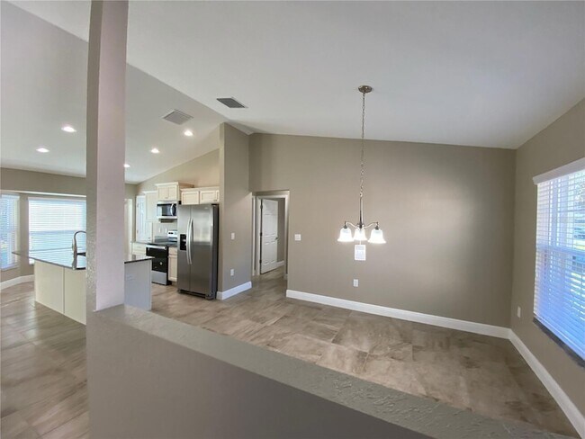 Building Photo - 4110 SW 132nd Ln