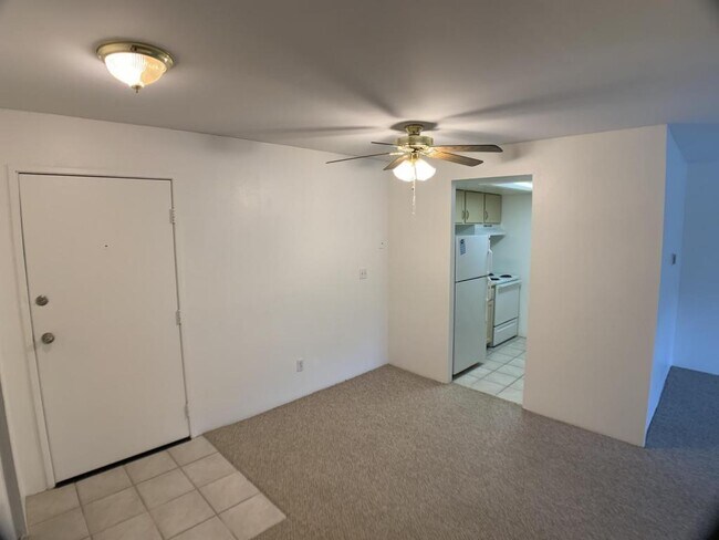 Building Photo - 1250 Golden Cir