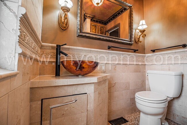 Building Photo - Unique 2Bd/1 Ba Duplex | Blackstone District