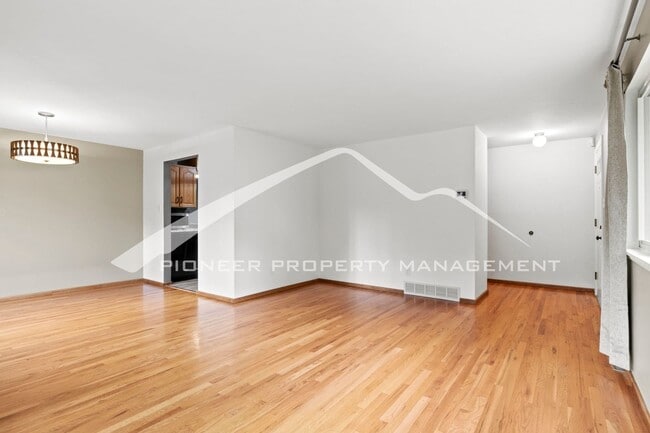 Building Photo - 1024 Pike Dr