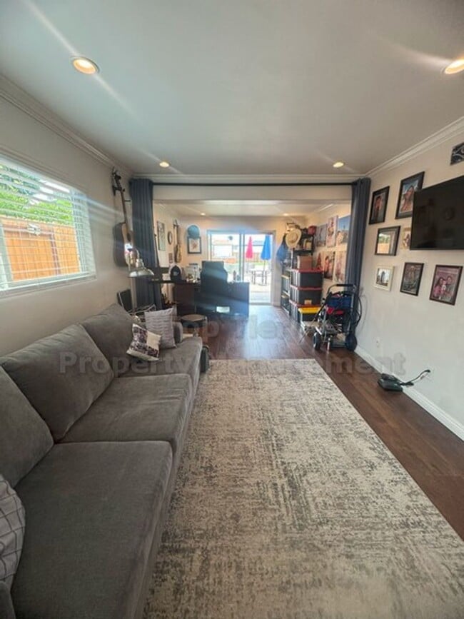 Building Photo - Beautiful Vista Home 3 bed / 3 bath / 1957...