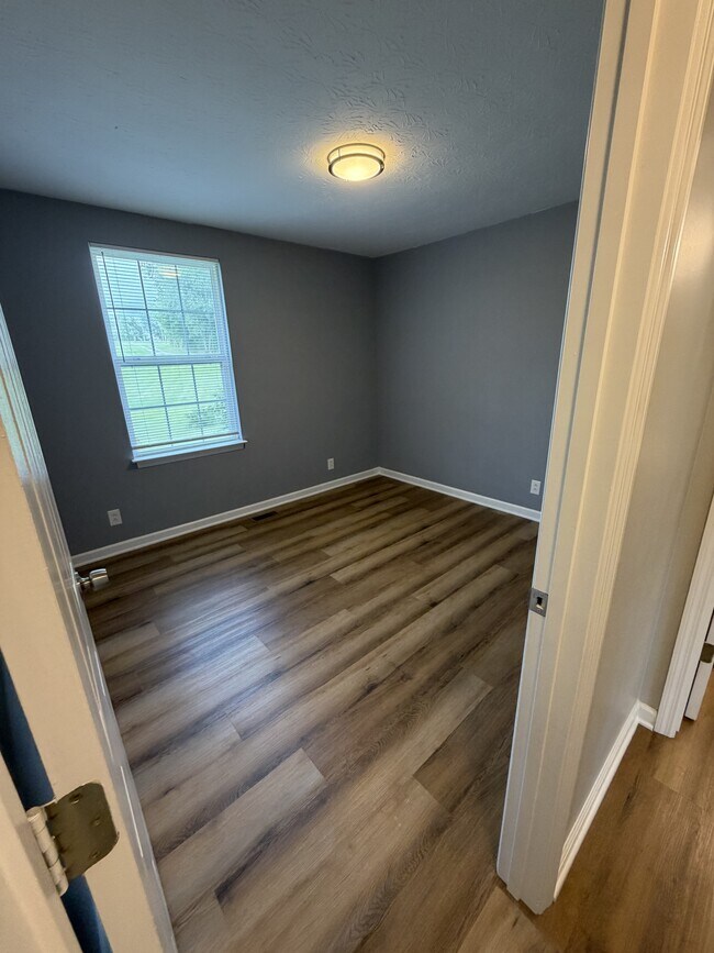 Building Photo - 7854 US-41