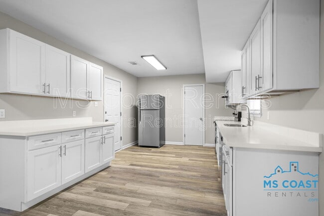 Building Photo - 2121 Alice Dr