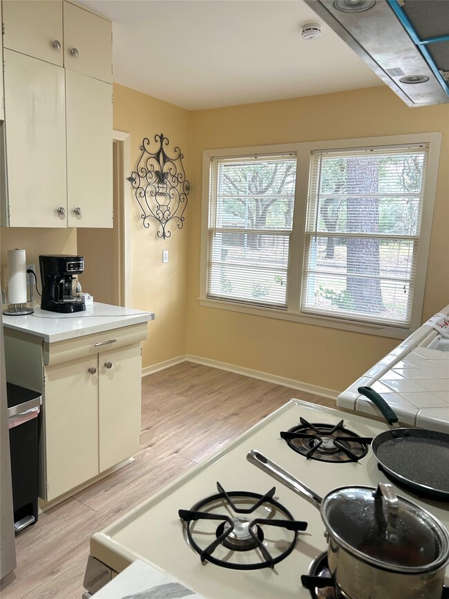 Building Photo - 4046 Woodfin St