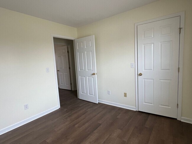 Building Photo - 3 bedroom / 2 bath + den located in Jonesborough