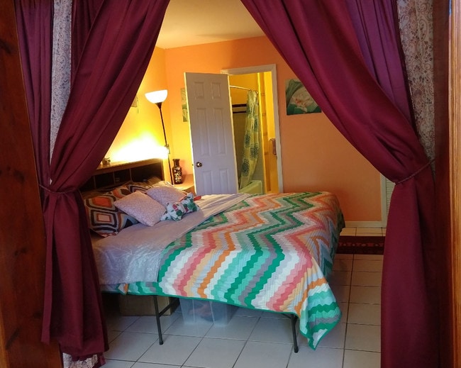 Building Photo - Fort Lauderdale One Bedroom