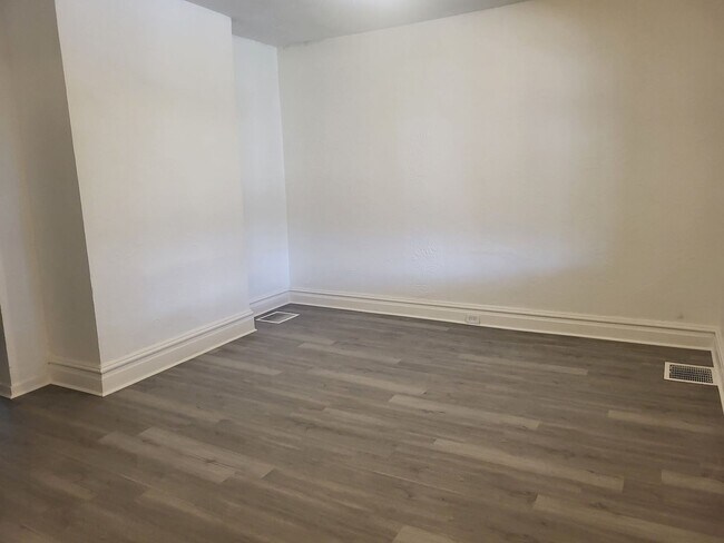 Primary Photo - Newly renovated 2 bedroom in Hazelwood! Av...