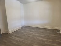 Building Photo - Newly renovated 2 bedroom in Hazelwood! Av...