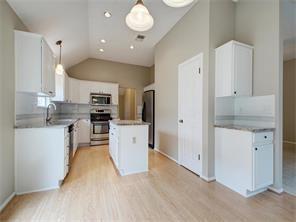 Building Photo - 1208 Woodhollow Cove