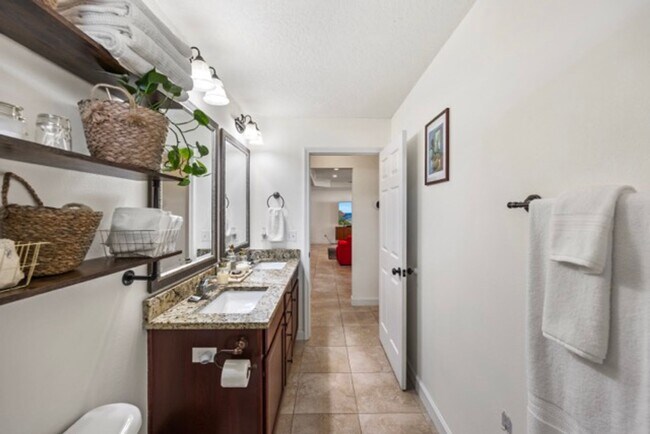 Building Photo - 3BR Smart Solar Home Near Eglin & Hurlburt AFB in Fort Walton Beach!