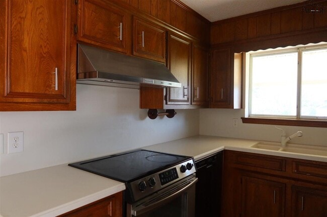 Building Photo - 2314 Randolph Dr