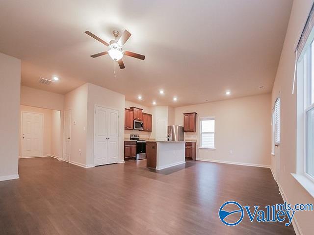 Building Photo - 1037 Pilgrim Ln