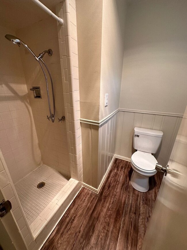 Building Photo - 1106 La Paloma St