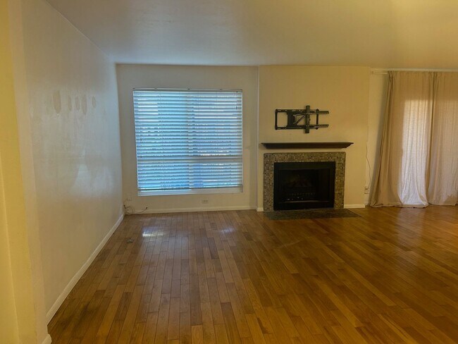 Building Photo - 570 Peach St