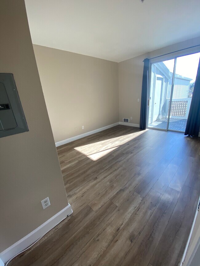 Building Photo - 250 Santa Fe Terrace