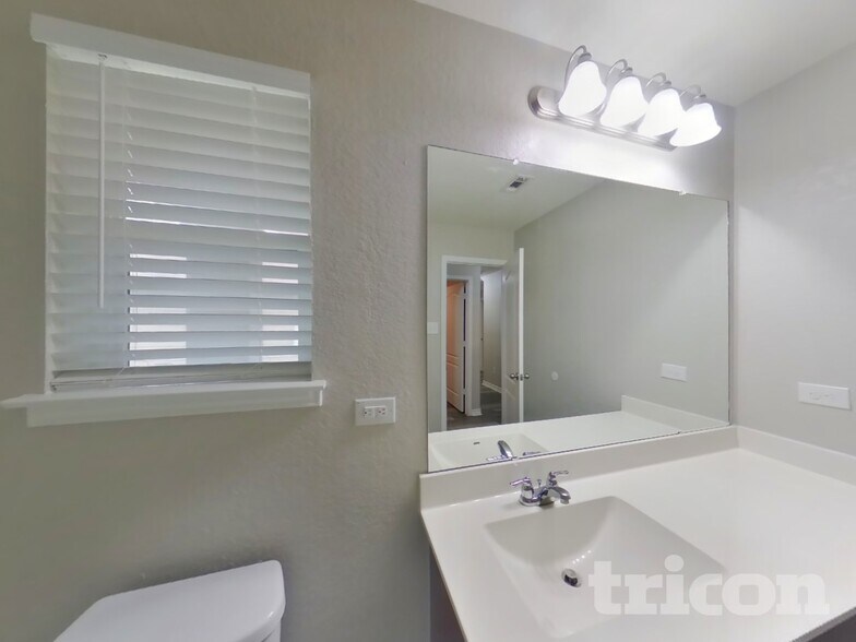 Building Photo - 15307 Delta Pt