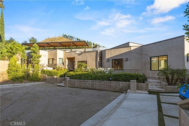 Building Photo - 4000 Bouquete St