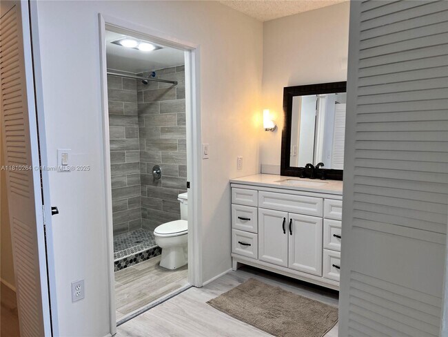 Building Photo - 20515 E Country Club Dr