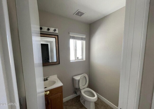 Building Photo - 10925 W Kaler Dr