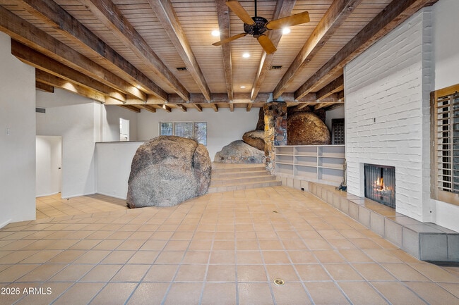 Building Photo - 6700 E Hawksnest Rd