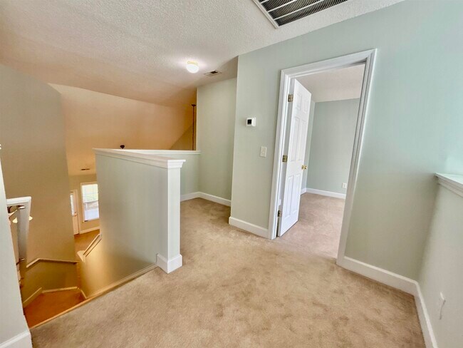 Building Photo - 200 Mossy Stone Ct