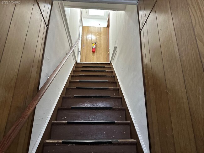 Building Photo - 232 Fifth Ave