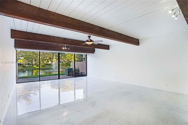 Building Photo - 701 E Coco Plum Cir