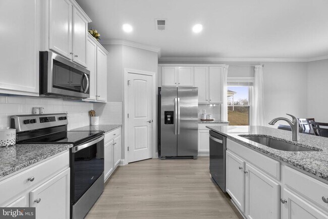 Building Photo - 10005 Maids Fancy Way