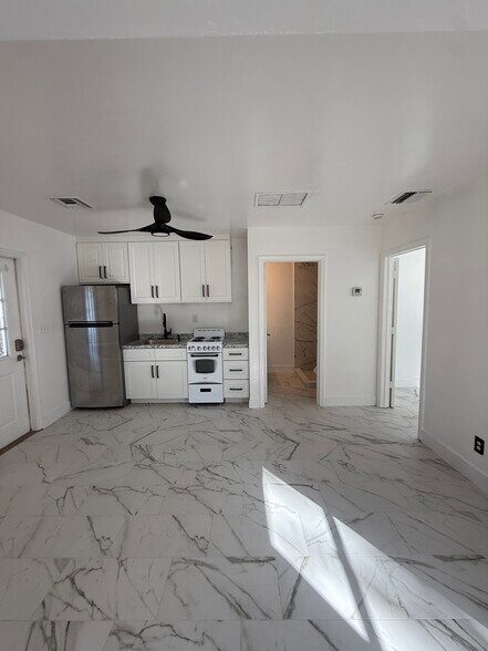 Building Photo - 1290 Highlands Dr