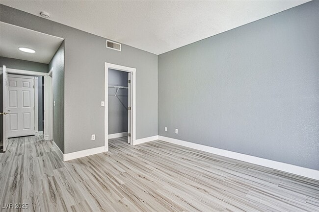 Building Photo - 5125 W Reno Ave
