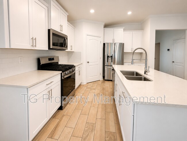 Building Photo - 248 Zancara St