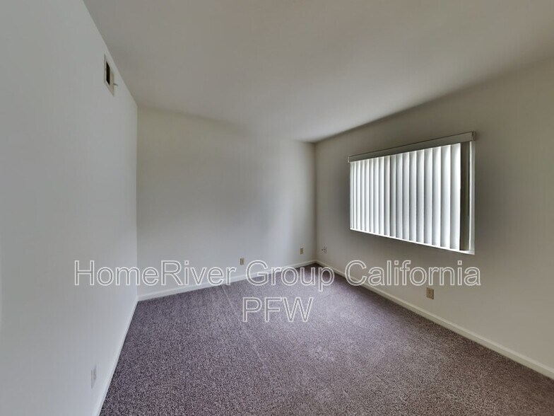 Building Photo - 3910 Coronado Cir